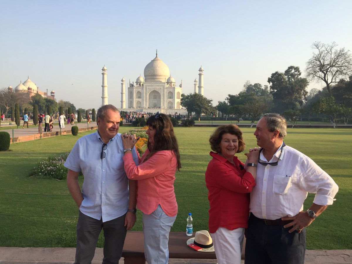 Why you should book Tour Guide for Taj Mahal?