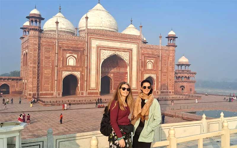 Same Day Agra Tour by Superfast Express Train from Delhi